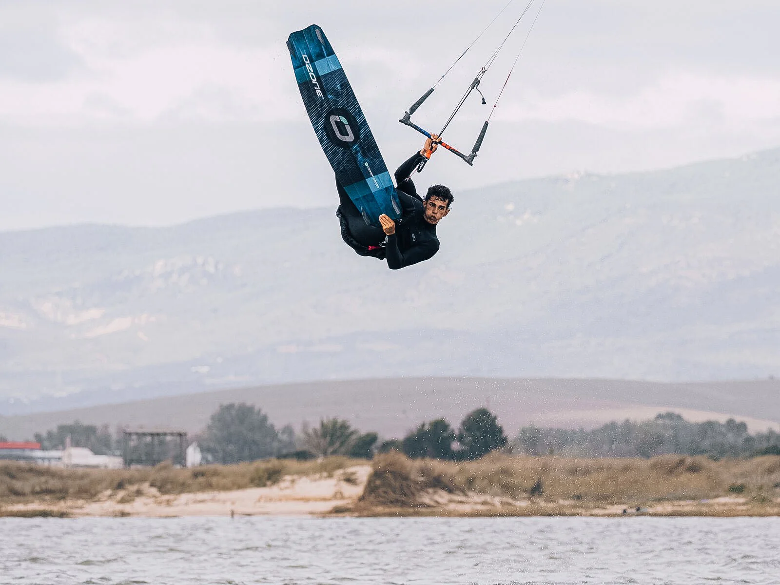 Ozone Torque V4 Kiteboard - Image 10