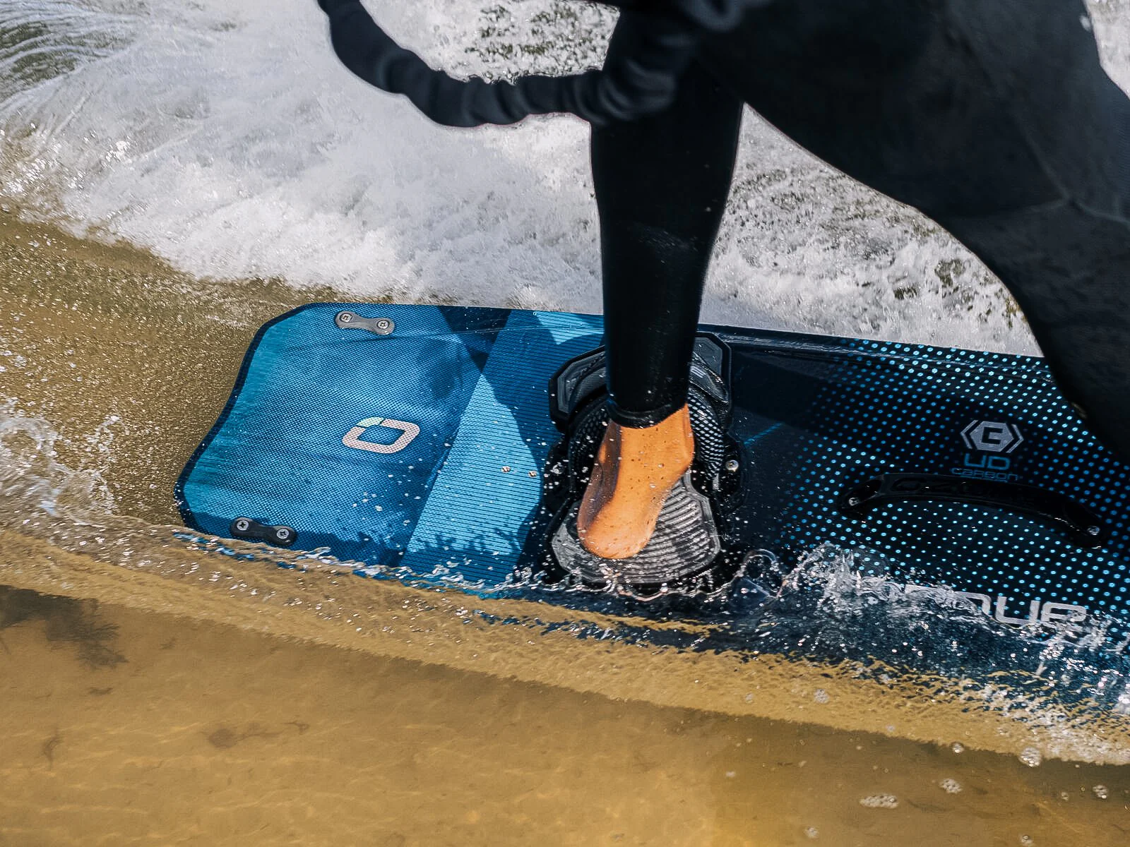 Ozone Torque V4 Kiteboard - Image 11