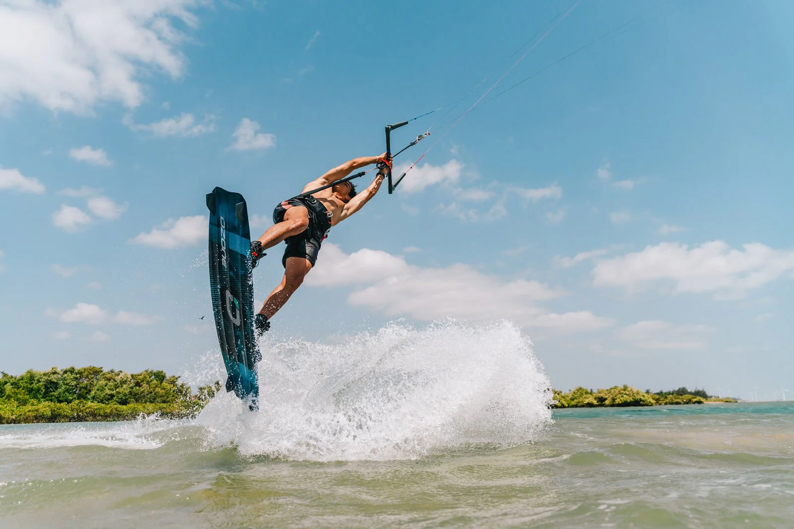 Ozone Torque V4 Kiteboard - Image 9